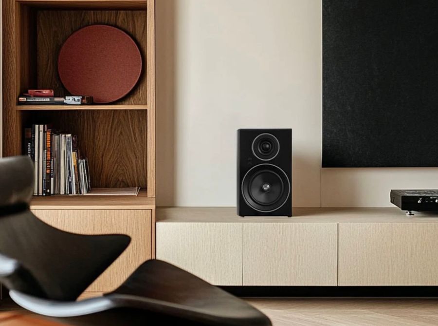 Jamo C707PA MKII avec une TV