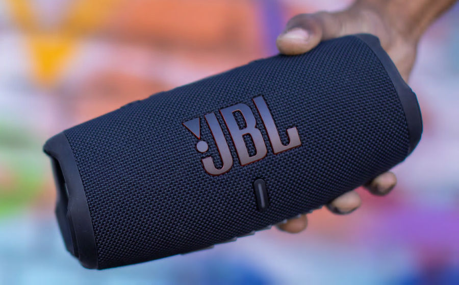 Enceinte portable étanche JBL Charge 5 noire sur