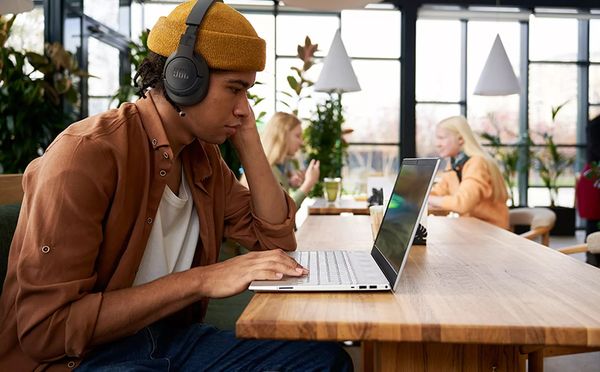 Casque Bluetooth JBL Tune 770NC Casque Bluetooth JBL Tune 770NC : mise en situation