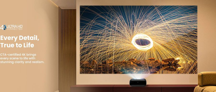 Projecteur ultra courte focale JMGO O2S Ultra affichant une image en résolution 4K certifiée CTA avec un haut niveau de détail.