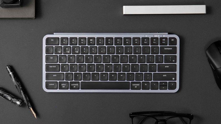 Clavier Keychron B1 Pro AZERTY compact, avec touches concaves et connexions Bluetooth, 2,4 GHz et USB-C.
