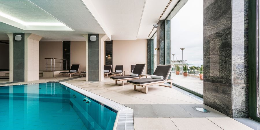 Résistante à l'eau, l'enceinte professionnelle Klipsch PSM-450-T peut être installée dans une zone humide, comme une piscine. L'enceinte murale Klipsch PSM-450-T peut être installée près d'une piscine.