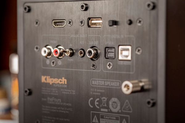 https://image.son-video.com/images/article/klipsch/KLIPTHEFIVESNR/the-fives-noir-mat_5ec3d4c9708c1_1200.jpg?p=600