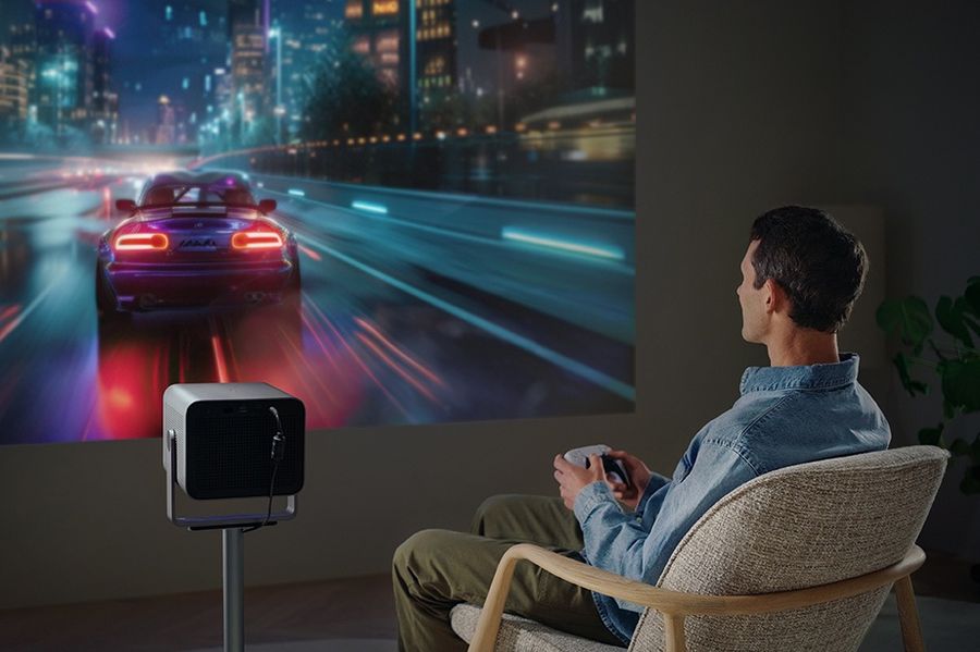 Leica Cine Compact 1 avec affichage jusqu&rsquo;&agrave; 240 Hz en 2K et faible latence pour les jeux vid&eacute;o.