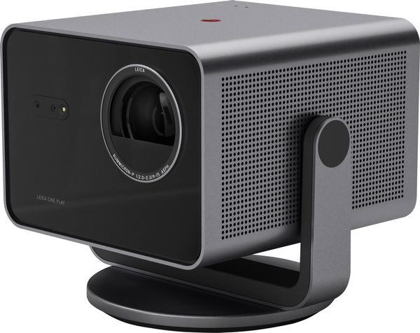 Projecteur Leica Cine Play 1 Vue de près du projecteur Leica Cine Play 1 avec son design compact et moderne.