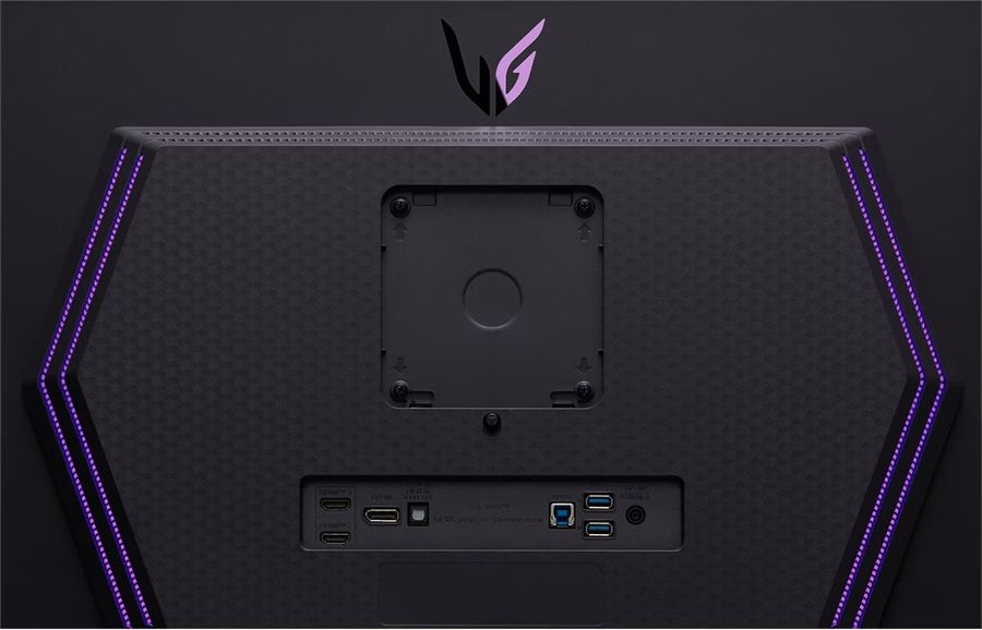 En plus des ports HDMI et DisplayPort, l'écran gamer LG UltraGear OLED 27GS95QE-B dispose d'une sortie optique.