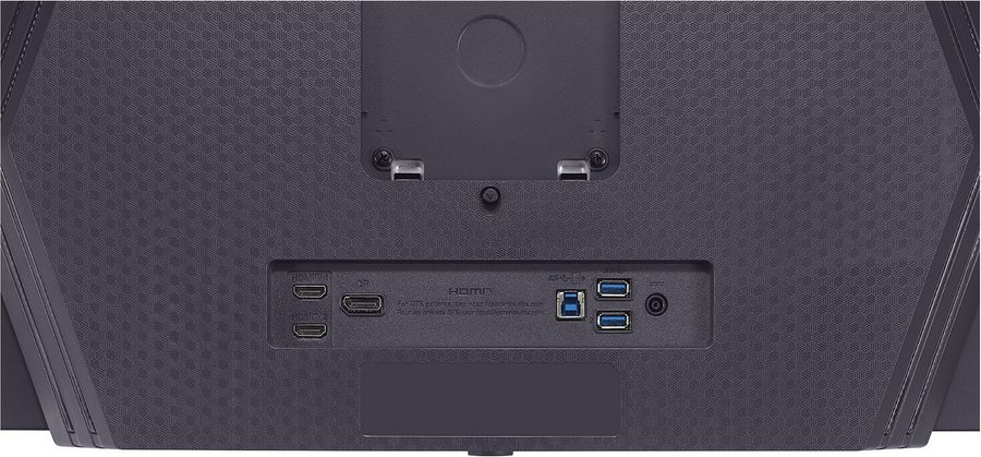 Doté de deux ports HDMI 2.1 et d’un DisplayPort 2.1, l’écran gaming LG UltraGear 27GX790A-B est compatible avec les consoles nouvelle génération et les PC gamer.