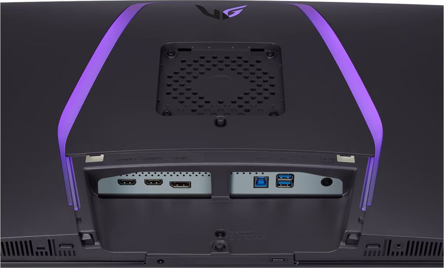 En plus des ports HDMI et DisplayPort, l'&eacute;cran gamer LG UltraGear OLED 32GS95UE-B dispose d'un hub USB 3.0.