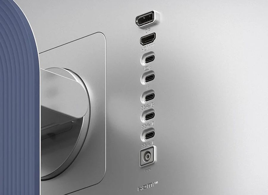 Connectique du moniteur LG UltraFine evo 32U990A-S : Thunderbolt 5, HDMI 2.1, USB-C 3.2 Gen 2 et hub intégré