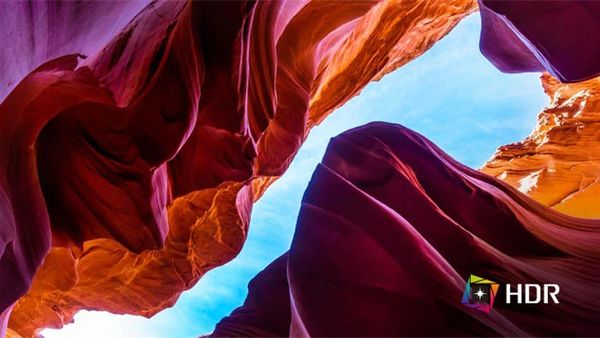 L'&eacute;cran professionnel LG UltraWide 34WR55QC-B couvre 99 % du gamut sRGB et prend en charge le HDR10.