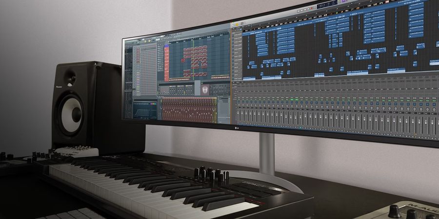 L'écran de PC LG UltraWide 49WQ95C-W est au format 32:9 qui offre davantage d'espace pour travailler.