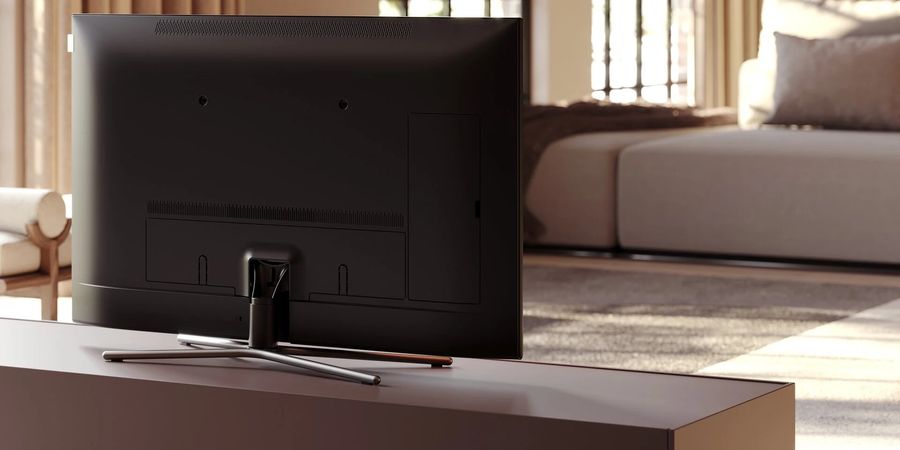 Le pied du  Loewe Callas 32 permet d'orienter l'écran