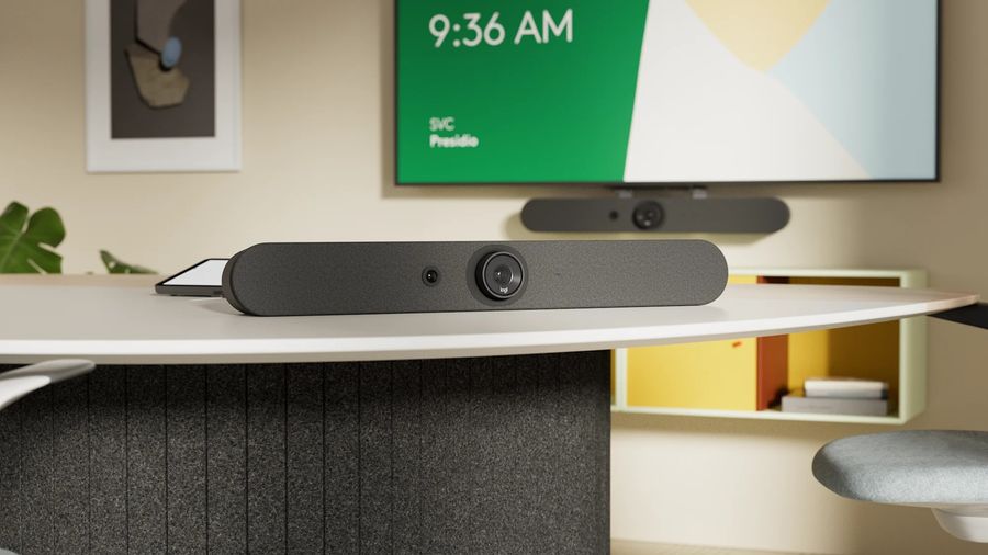 Pour la visioconférence professionnelle, la webcam Logitech Rally Bar Mini simplifie les réunions en ligne.