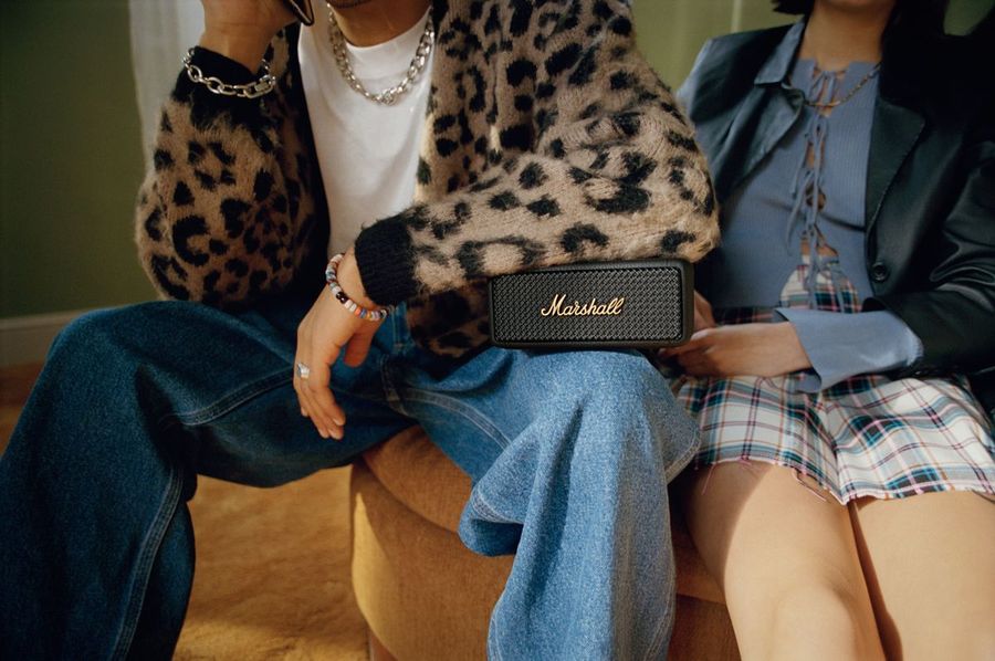 Voir l'enceinte Bluetooth portable Marshall Emberton II Enceinte Bluetooth portable Marshall Emberton II : mise en situation