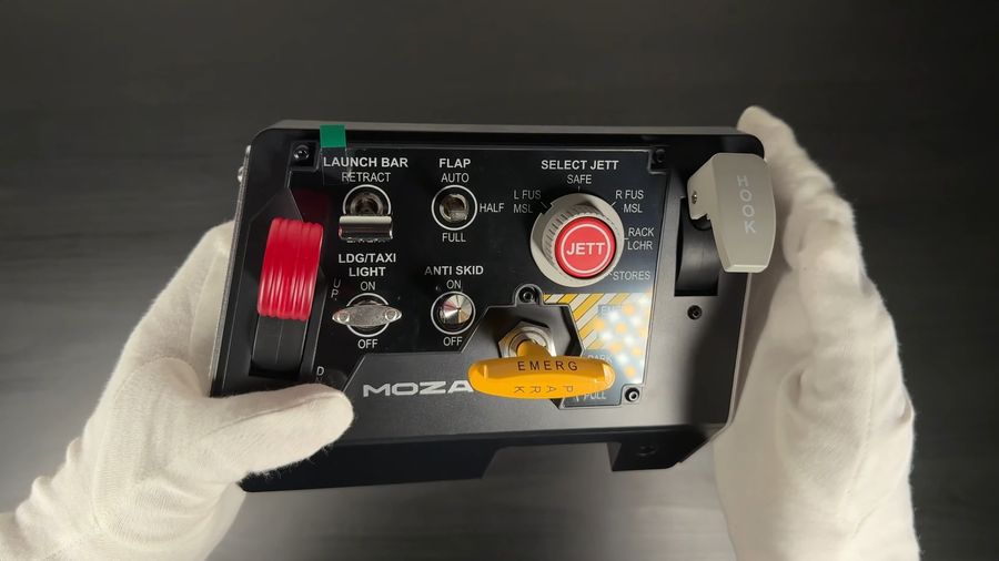 Panneau d&rsquo;atterrissage Moza Racing MTLP Take-off Landing Panel (AS009) avec commandes cockpit immersives