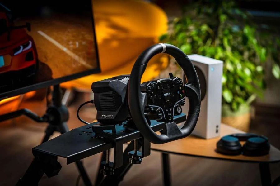 Le bundle Moza Racing R3 Base + Volant + Pédales est compatible PC, Xbox One et Xbox Series.
