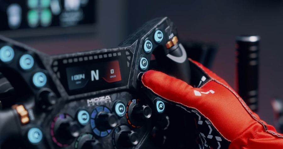 Volant Moza Racing KS Pro avec &eacute;cran personnalisable et indicateurs RGB immersifs