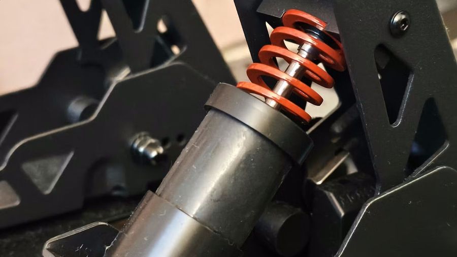 Moza Racing SR-P Lite Brake Pedal Performance Kit (RS22) am&eacute;liorant la progressivit&eacute; et la r&eacute;sistance de la p&eacute;dale de frein du p&eacute;dalier SR-P Lite.