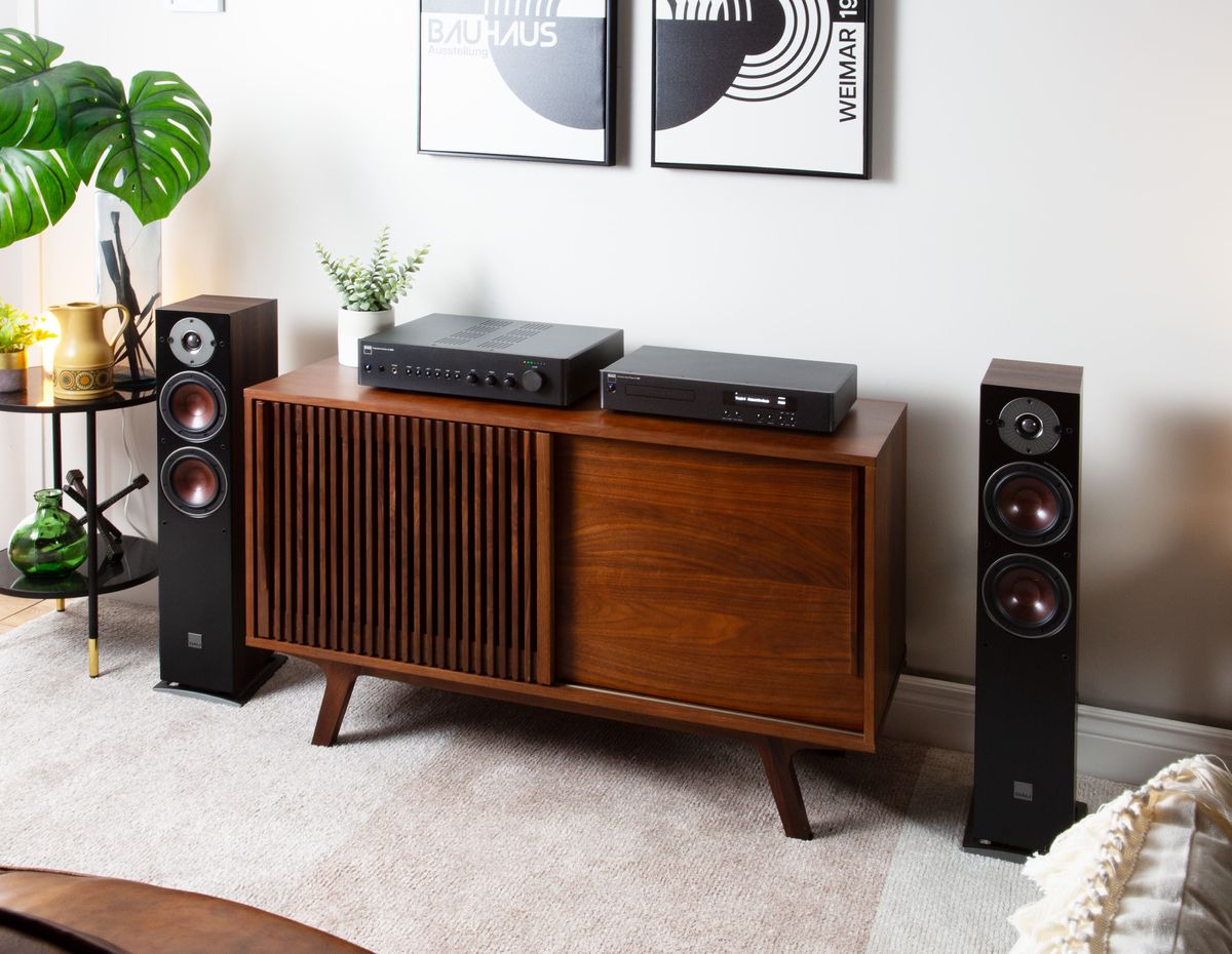 NAD C569