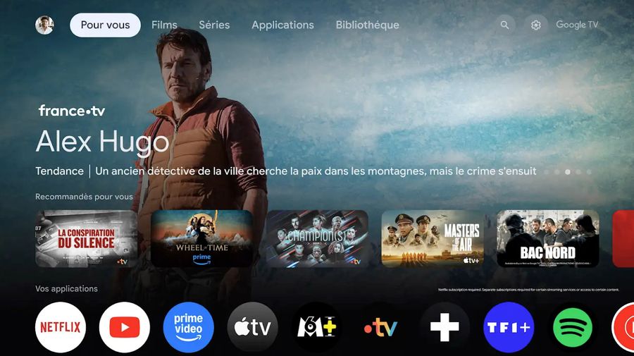  Interface Google TV affichée sur le vidéoprojecteur triple laser 4K Nebula X1 avec accès aux principales plateformes de streaming.