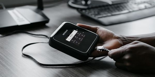 Le routeur Netgear Nighthawk M6 (MR6150) peut fournir du WiFi 6 dans toute la maison.