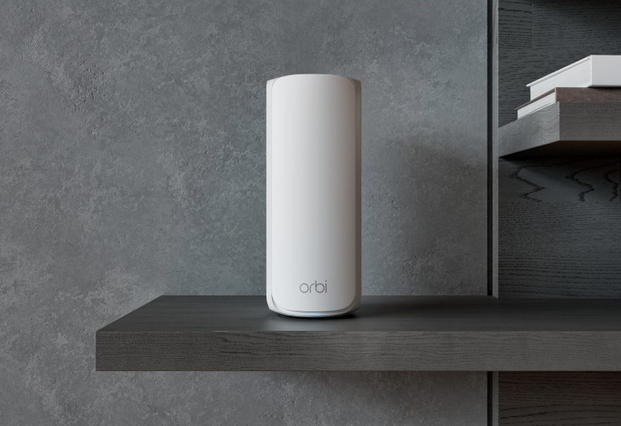 Le routeur Wi-Fi ne se contente pas de fournir une connexion sans fil aux appareils : il administre aussi le réseau local en attribuant des adresses IP, en priorisant les flux et en assurant une certaine sécurité.