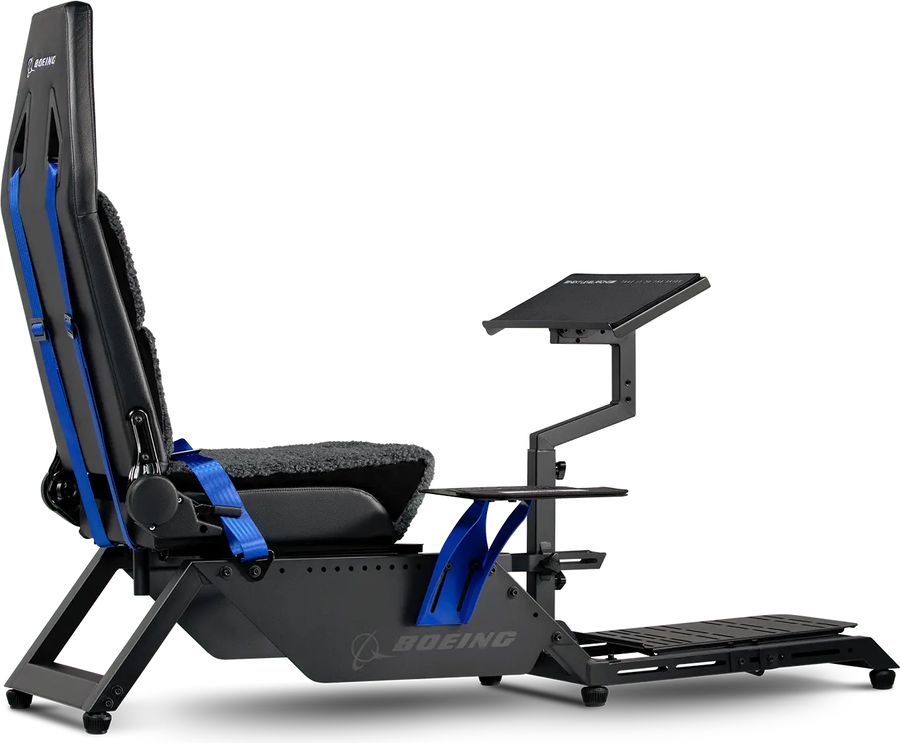 Le siège pour simulateur de vol Next Level Racing Flight Simulator Boeing Commercial Edition s'inspire des avions militaires Boeing.