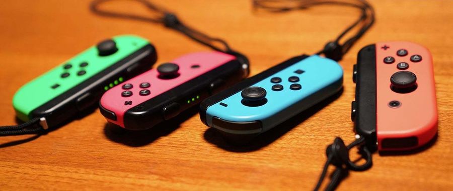 les manettes de la console Nintendo Switch, les Joy-Con
