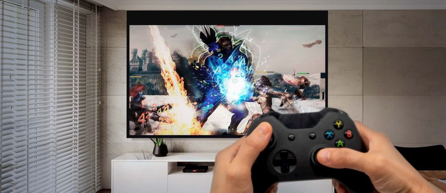 Expérience immersive avec le vidéoprojecteur Optoma ZK708T : faible latence et couleurs ajustées.  Optoma ZK708T : modes Gaming et Golf Sim pour immersion visuelle et fluidité maximale.
