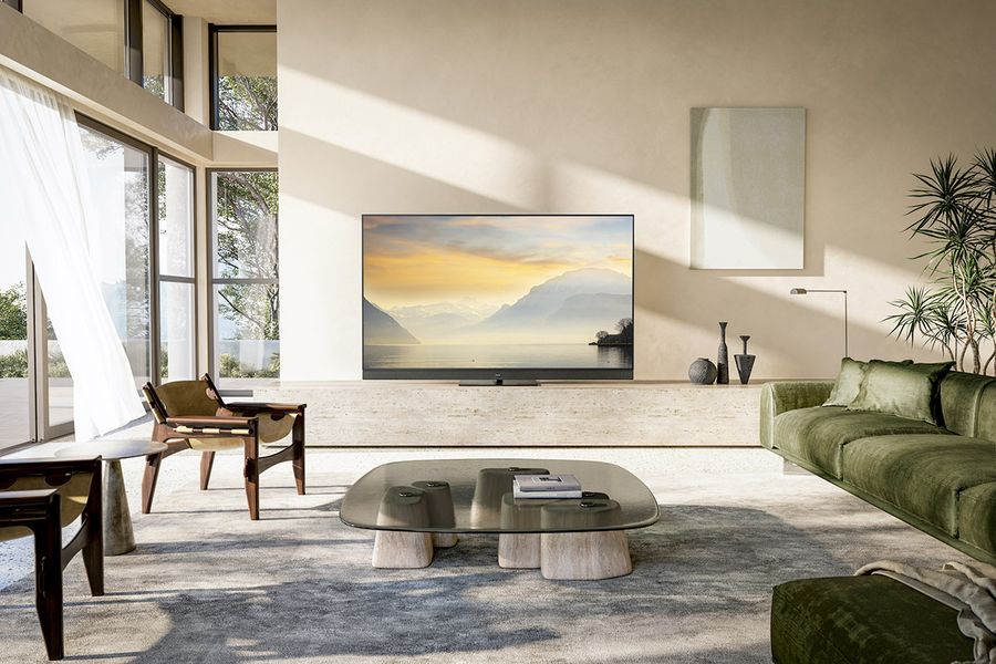 Panasonic TV-77Z93A : mise en situation dans un grand salon