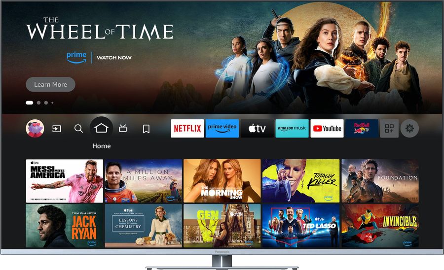 Téléviseur Panasonic TV-55W93AE6 affichant l'écran d'accueil Fire TV OS avec plusieurs options de plateformes et de séries.