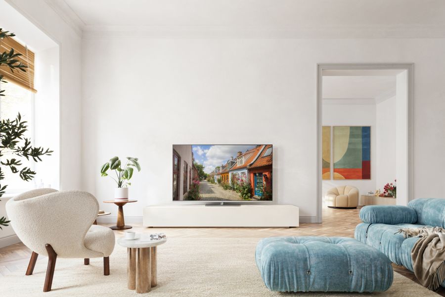 Téléviseur Panasonic TV-65W93BE6 65 pouces affichant une image 4K Ultra HD, parfait pour le gaming et le son immersif.