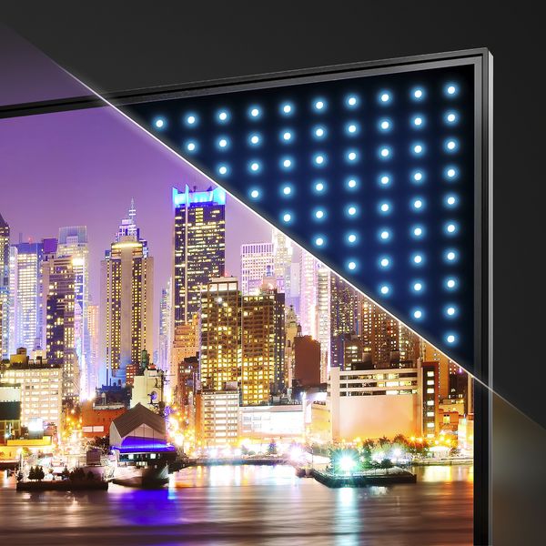 Téléviseur Panasonic TV-65W95BEG avec technologie Mini LED affichant une ville de nuit aux contrastes lumineux précis.