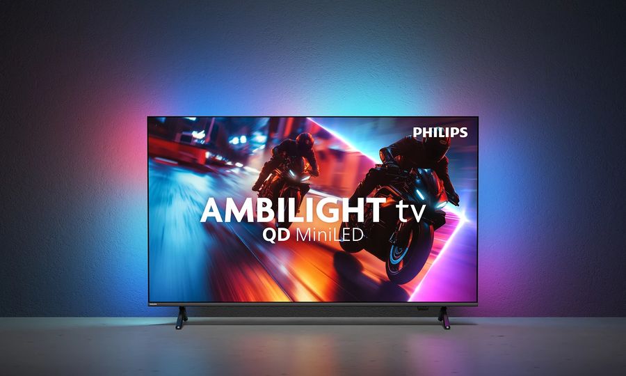  Téléviseur 4K Mini LED Philips 65MLED910 affichant une image dynamique avec éclairage Ambilight multicolore activé.