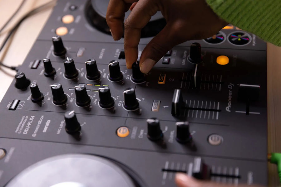 Partie centrale du contr&ocirc;leur DJ 2 voies Pioneer DDJ-FLX4