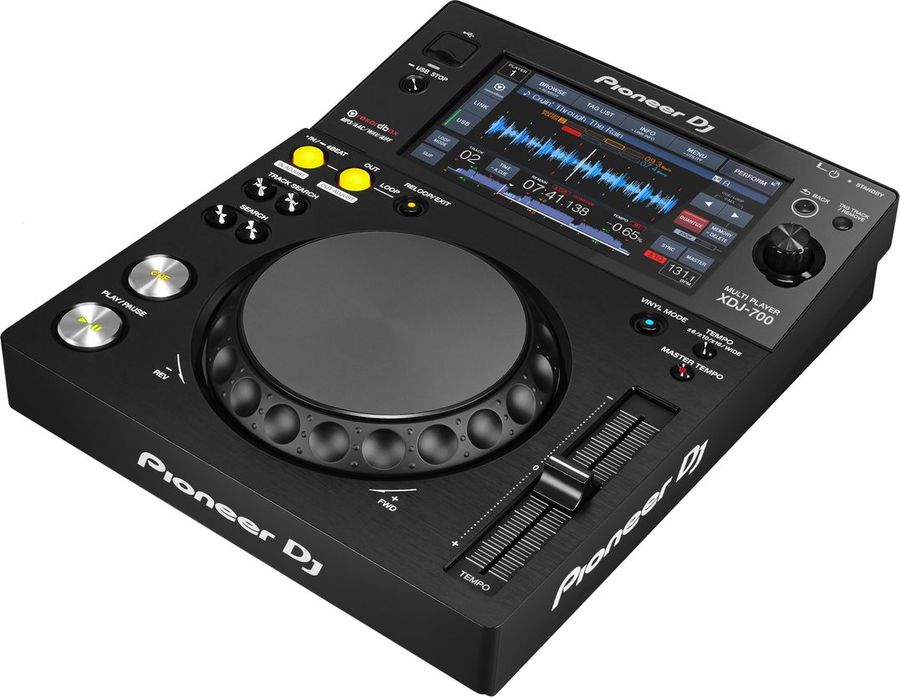 Le contrôleur standalone Pioneer DJ XDJ-700 permet de mixer sans ordinateur.