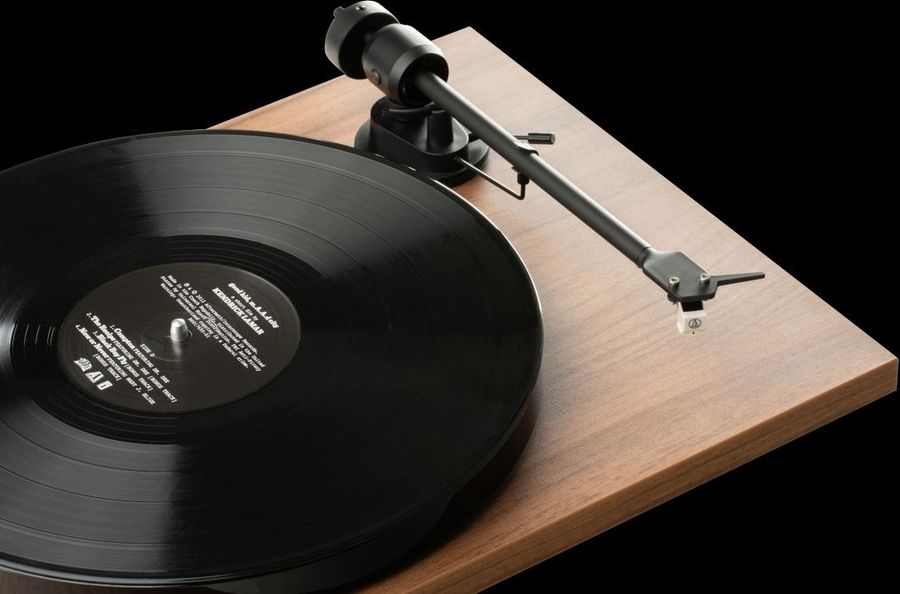 Vue de détail finitions Pro-Ject E1 AT3600L