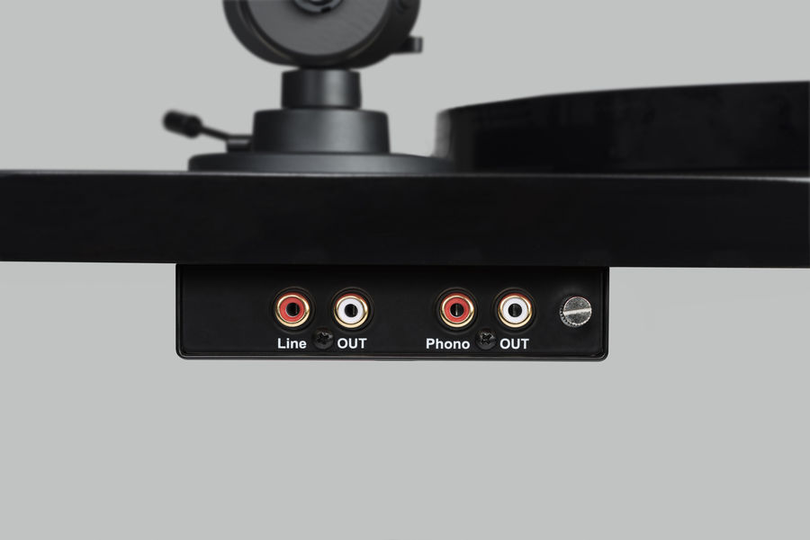Connectique arrière de la platine vinyle Pro-Ject E1 BT OM5