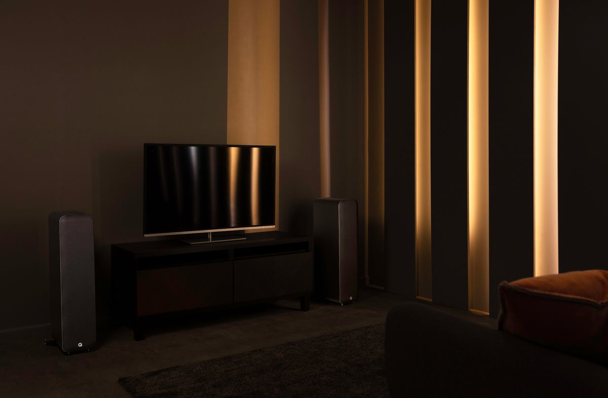 Enceintes connectées Q Acoustics M40 avec TV