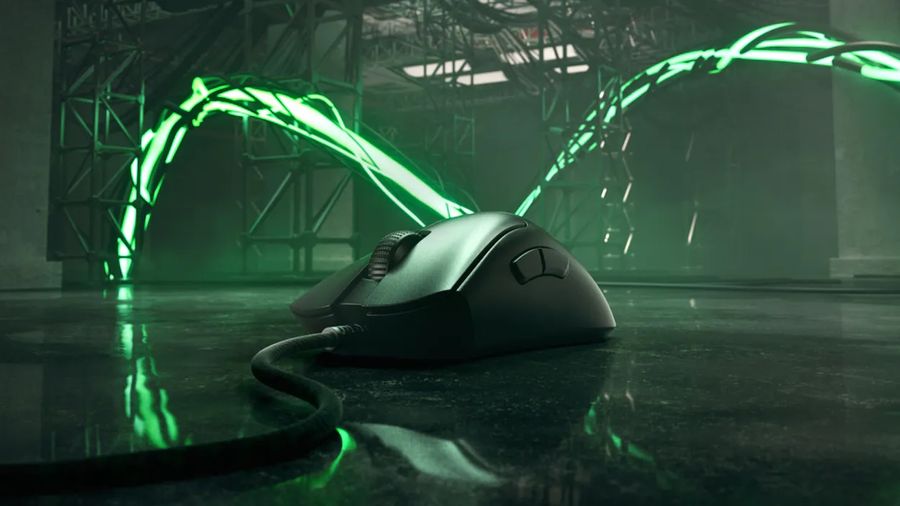 La souris gaming Razer DeathAdder V3 est très légère et idéale pour l'eSport.