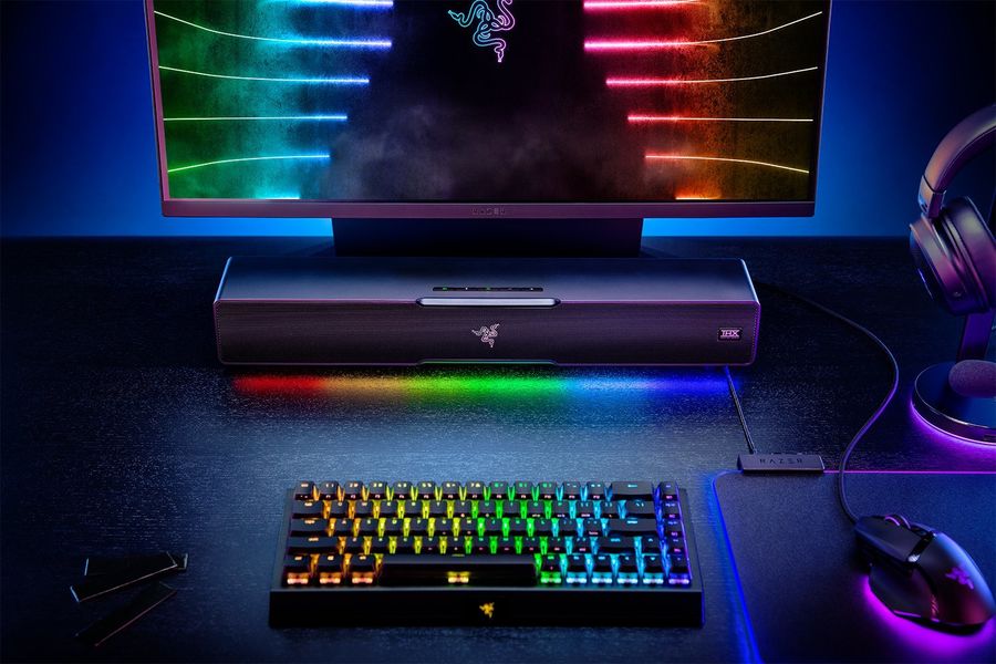 La barre de son Razer Leviathan V2 passe en dessous de votre écran gaming