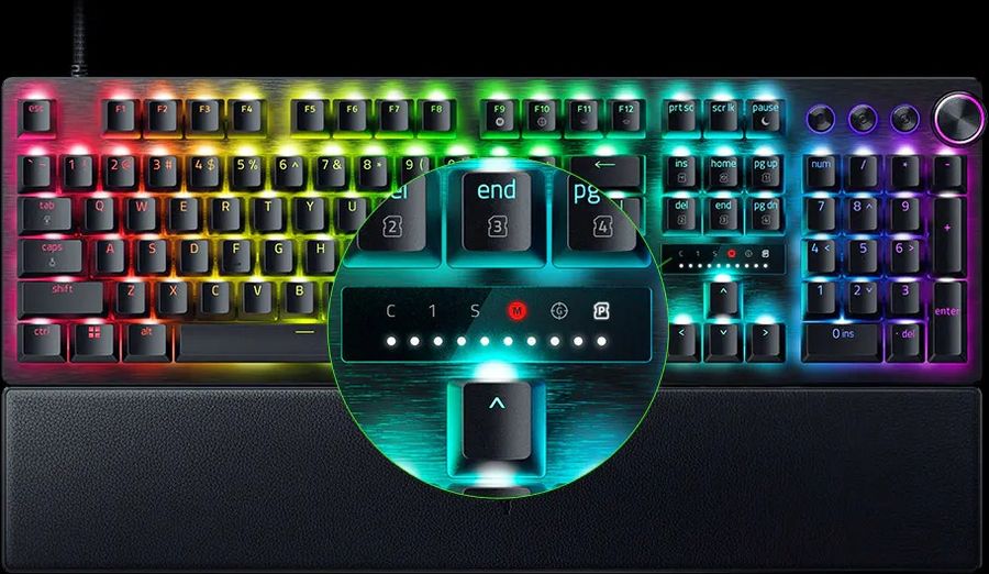 Le clavier gaming Razer Huntsman V3 Pro permet de changer de profil sans utiliser de logiciel, offrant ainsi une adaptation fluide aux différentes situations en jeu.