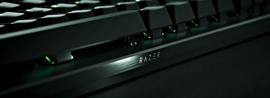 Le châssis en aluminium brossé du clavier gaming Razer Huntsman V3 Pro assure une grande stabilité et une résistance accrue aux torsions.