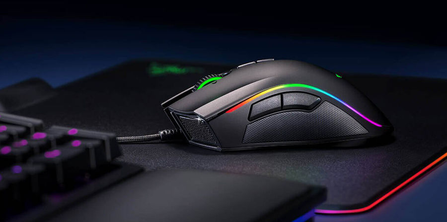 Le rétroéclairage de Razer avec la souris Mamba Elite au centre