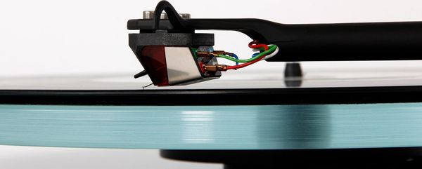Rega Planar 2 Noir laqué Nd3 MM : Mise en situation