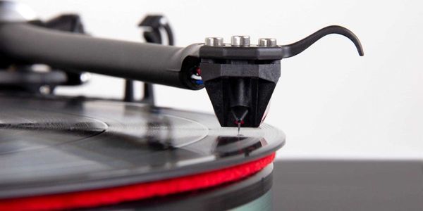 Rega Planar 6 + Ania Pro MC + Neo PSU MKII : Vue de détail