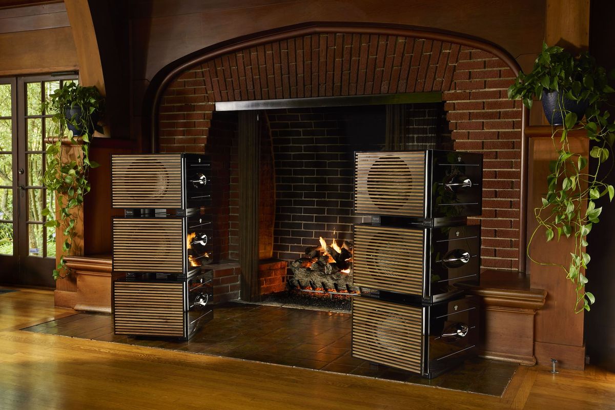 REL Acoustics Carbon Special Black Label