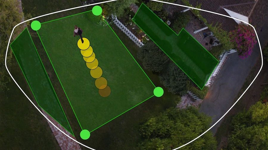 La d&eacute;tection de mouvement 3D de la cam&eacute;ra de s&eacute;curit&eacute; Ring Stick Up Cam Pro Battery permet suivre les d&eacute;placements des intrus.