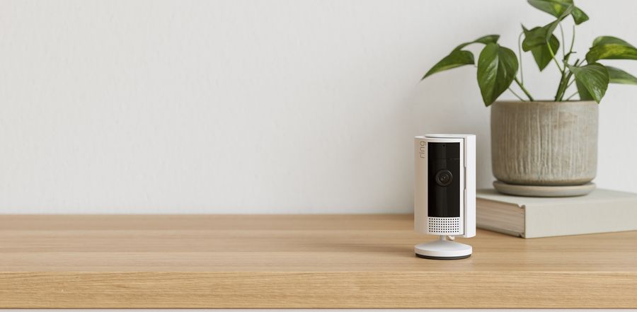 Sans fil, la caméra de sécurité Ring Indoor Camera (2ᵉ génération) est facile à utiliser. La caméra de sécurité Ring Indoor Camera (2ᵉ génération) est sans fil.