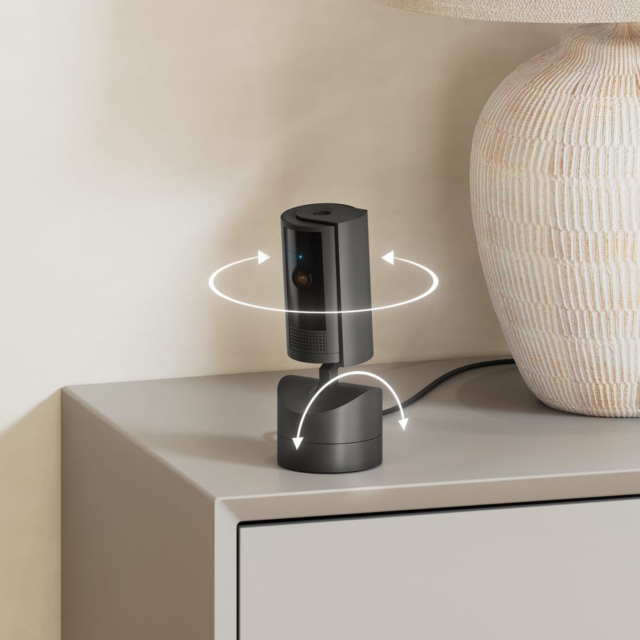 Avec son champ de vision à 360°, la caméra de sécurité Ring Pan-Tilt Indoor Camera peut couvrir un grand espace. La caméra de sécurité Ring Pan-Tilt Indoor Camera offre un champ de vision à 360°.